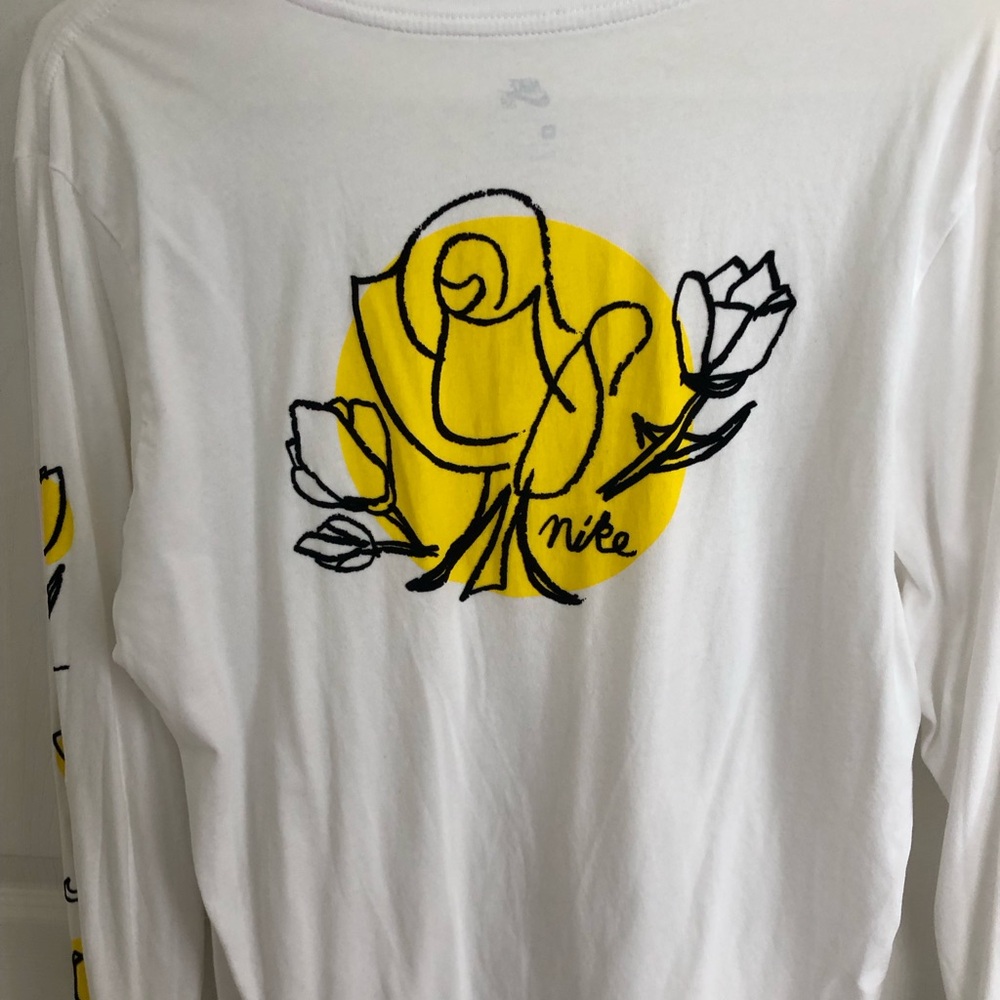 Nike SB textured flower graphic on sleeve and back, size medium, long sleeve